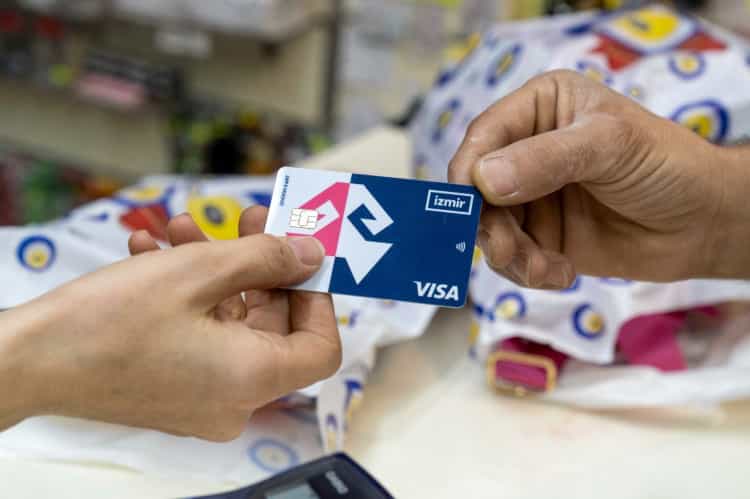 İzmir Büyükşehir’den Öğrencilere 48 Milyon TL’lik Kırtasiye Desteği