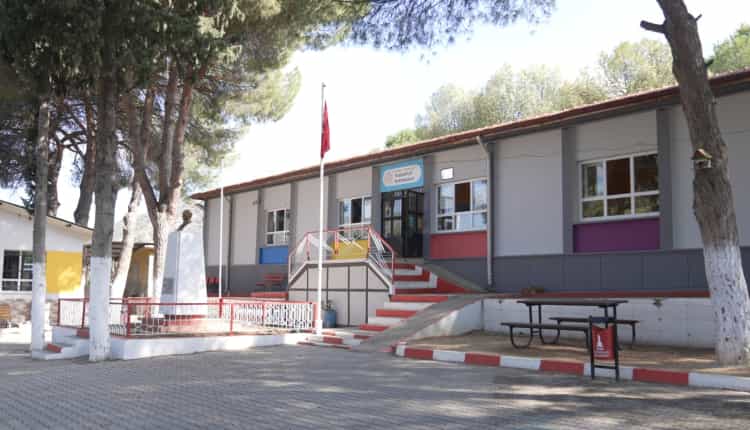 İzmir Büyükşehir’den Okullara Destek Eli