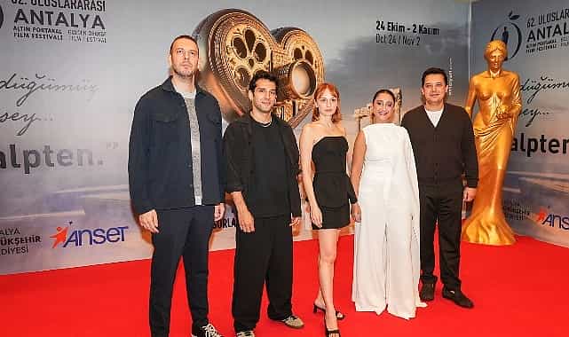 altin portakalda ilk gala gelin takimi 2 ekibiyle birlikte seyirci karsisindaydi