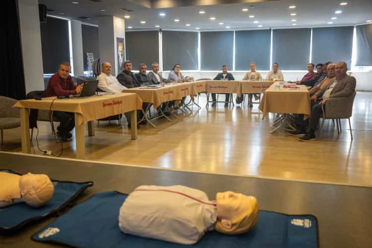 İzmir Bornova’da Muhtarlara İlk Yardım Eğitimi Verildi