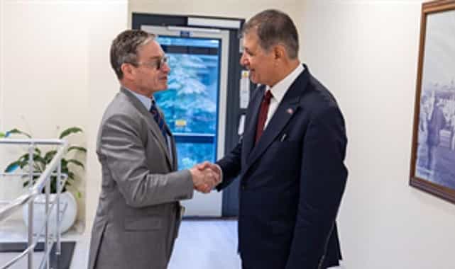 Avustralya Başkonsolosu’ndan Başkan Tugay’a ziyaret 1 avustralya baskonsolosundan baskan tugaya ziyaret