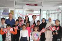 eu dis hekimligi fakultesi cocuklarla cumhuriyet coskusunu paylasti