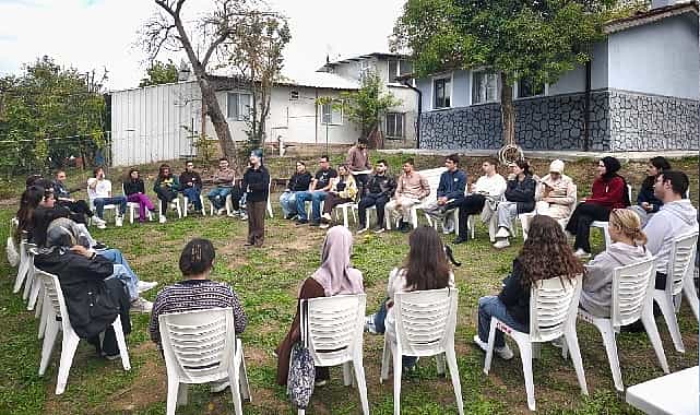 gencler niluferin ucpinar mahallesinde bir araya geldi