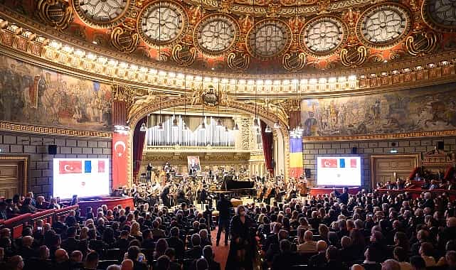 istanbul devlet senfoni orkestrasi cumhuriyetin 102 yil coskusunu romanyada yasatti