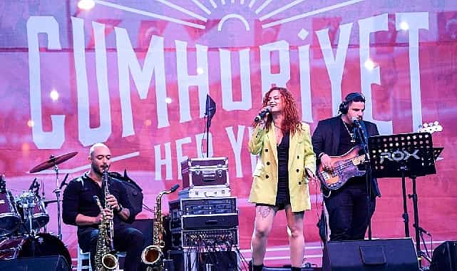 İzmir’de Cumhuriyet kutlamaları devam ediyor 1 izmirde cumhuriyet kutlamalari devam ediyor