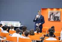 izmirli cocuklar baskan tugayla okuma saatinde bulustu