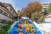 johnson johnson ruh sagliginin onemine vurgu yapmak icin moda merdivenlerini renklendirdi