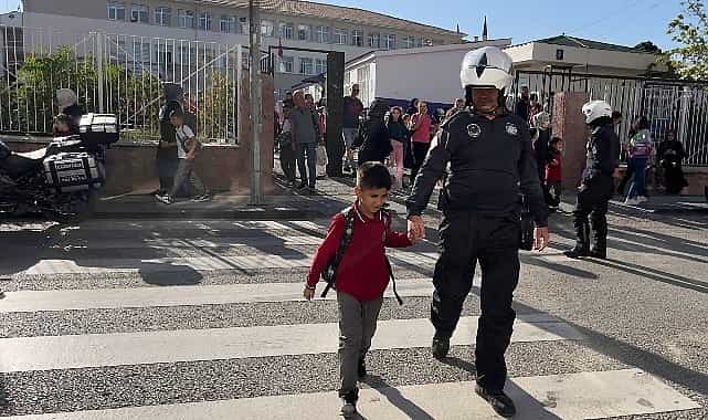 Keçiören Zabıtasından Okul Önlerinde Güvenli Ulaşım Seferberliği 1 kecioren zabitasindan okul onlerinde guvenli ulasim seferberligi