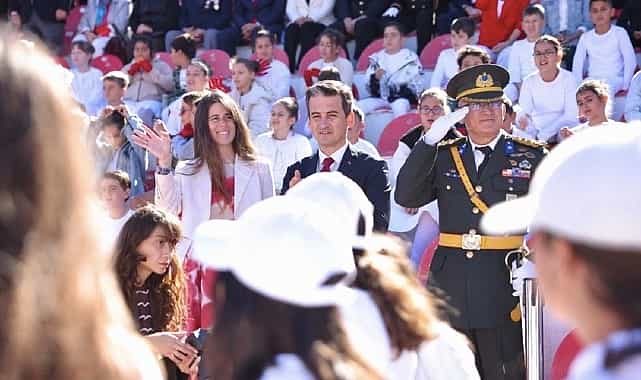 lal denizli cumhuriyet ozgurlugun ve esitligin adidir