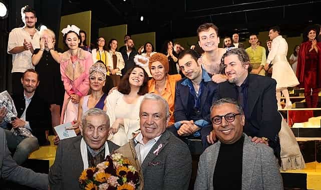 nilufer kent tiyatrosundan lukus hayat ile gorkemli sezon acilisi