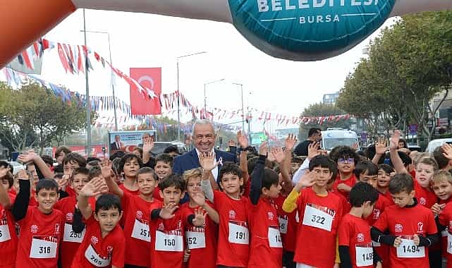 niluferde binden fazla ogrenci cumhuriyet icin kostu