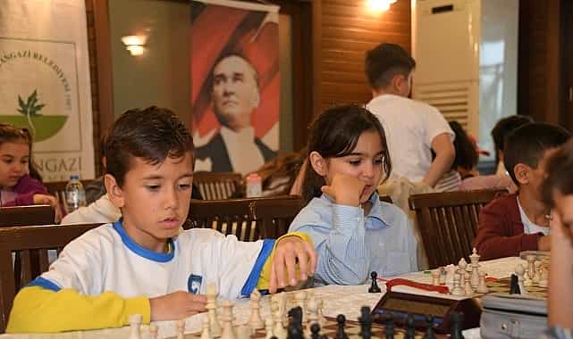 osmangazide cumhuriyet ruhu satranc turnuvasiyla canlandi