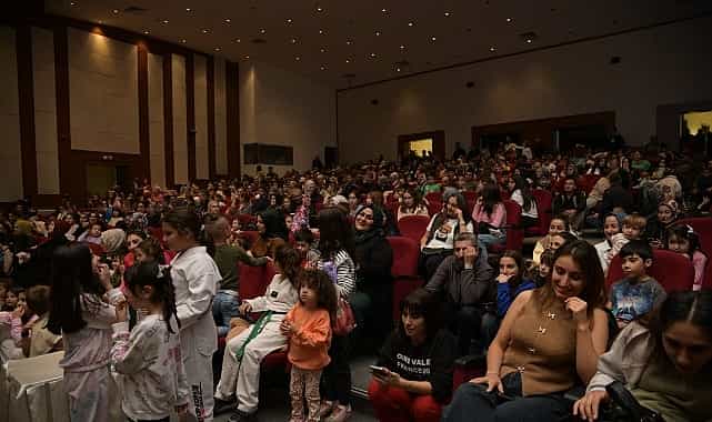 “Sevimli Kahramanlar Yarışıyor” Tiyatrosu Miniklerle Buluştu 1 sevimli kahramanlar yarisiyor tiyatrosu miniklerle bulustu