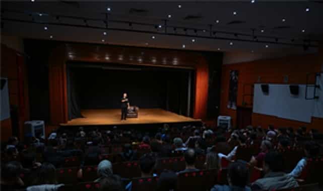 Tahsin Hasoğlu’ndan İZKİTAP’ta kahkaha dolu gece 1 tahsin hasoglundan izkitapta kahkaha dolu gece