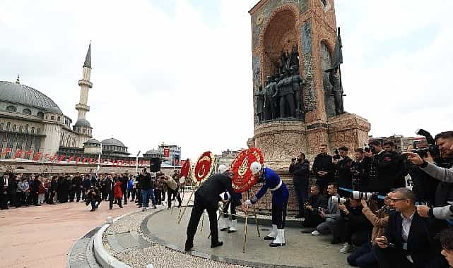 Taksim'de Cumhuriyet'in 102. Yıl Kutlaması 1 taksimde cumhuriyetin 102 yil kutlamasi