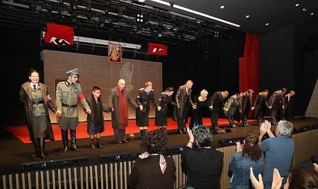 “Yaşamak mı, Yoksa Ölmek mi” Ataşehir’de Seyirciyle Buluştu 1 yasamak mi yoksa olmek mi atasehirde seyirciyle bulustu