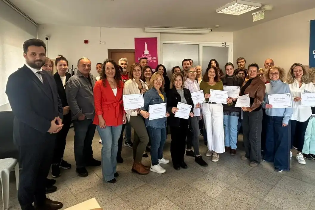 İzmir Meslek Fabrikası’nda Mezuniyet Coşkusu 1 İzmir Meslek Fabrikası’nda Mezuniyet Coşkusu