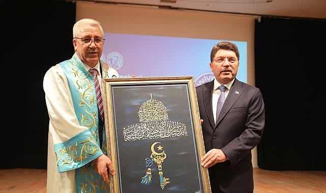 adalet bakani tunc ege universitesi ile gurur duyuyoruz