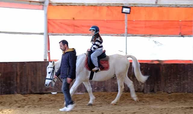Ara tatili at üstünde geçirdiler 1 ara tatili at ustunde gecirdiler