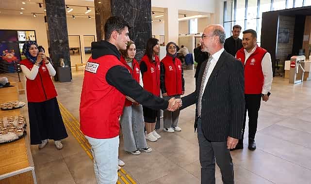 Başkan Pekyatırmacı'dan Yeni Nesil Şehir Kütüphanesi'ne ziyaret 1 baskan pekyatirmacidan yeni nesil sehir kutuphanesine ziyaret