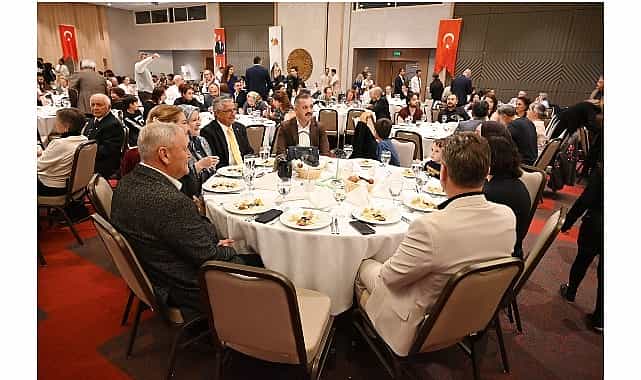 baskan topaloglu ogretmenlerle yemekte bir araya geldi
