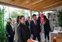 bayraklida bahar evi kapilarini acti