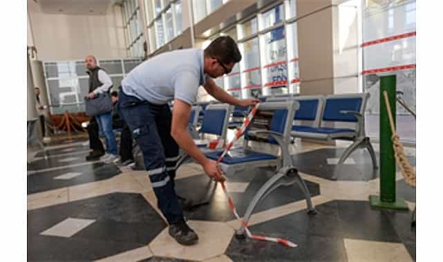 bir koltuk bos bir kadin eksik