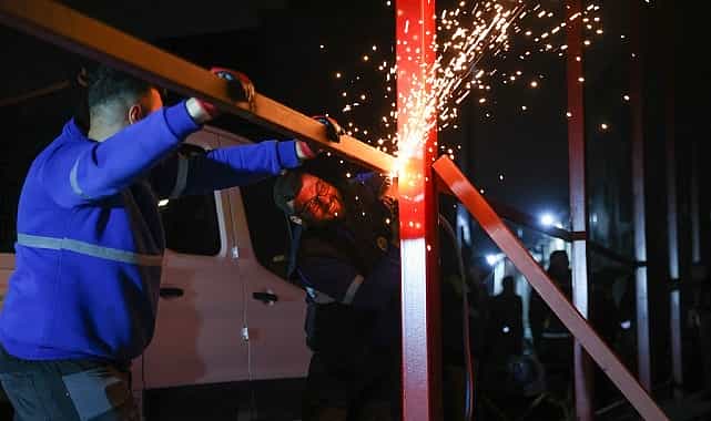 buca belediyesinden hazine arazisinde kacak yapiya gece operasyonu