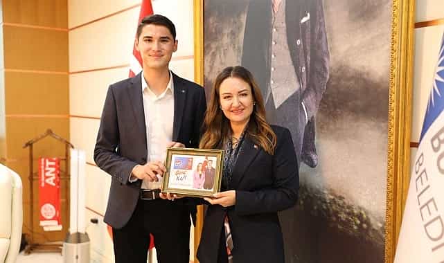 Büyükşehir Başkan Vekili Özdemir’e “Genç Kart”ı anlattı 1 buyuksehir baskan vekili ozdemire genc karti anlatti