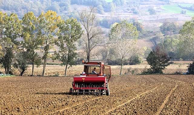 Büyükşehir'in hibeli tohumları toprakla buluştu 1 buyuksehirin hibeli tohumlari toprakla bulustu