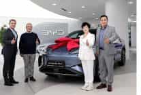 byd baskan yardimcisi stella li turkiyede ilk sealion 7 teslimatini gerceklestirdi