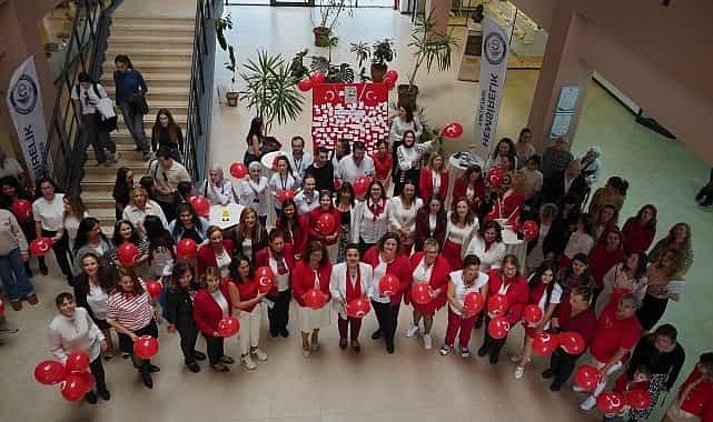 eu hemsirelik fakultesinde balonlar cumhuriyet icin havalandi