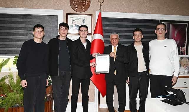 Gençlik Meclisi’nden Başkan Topaloğlu’na Anlamlı Ziyaret 1 genclik meclisinden baskan topalogluna anlamli ziyaret