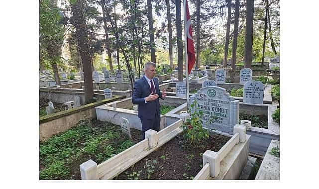 Gölcük'te Öğretmenler Günü Törenle Kutlandı 1 golcukte ogretmenler gunu torenle kutlandi