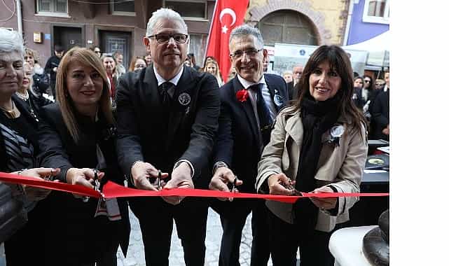 “Harem’den Cumhuriyet’e” Sergisi Açıldı 1 haremden cumhuriyete sergisi acildi