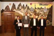 ilmek ilmek turkiye hali motifi vali fidana armagan edildi