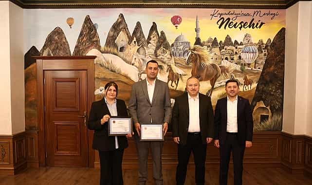 ilmek ilmek turkiye hali motifi vali fidana armagan edildi