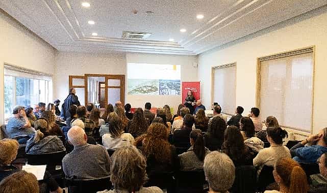 İzmir’in dünü bugünü yarını konuşuldu 1 izmirin dunu bugunu yarini konusuldu