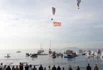 kadikoyde binlerce kisi ataya saygi zinciri olusturdu