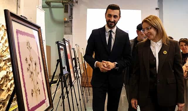 kagitta acan cicekler sanatseverleri bekliyor