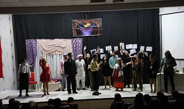 kartepe belediyesinden tiyatro ziyafeti