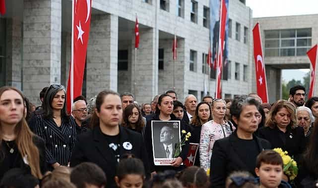 Nilüfer, Ata’sını Cumhuriyet Meydanı’nda andı 1 nilufer atasini cumhuriyet meydaninda andi