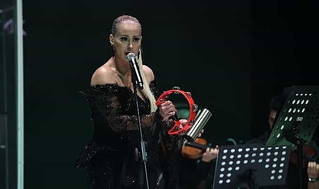 Niran Ünsal İzmir'de Sessizliği Bozdu 1 niran unsal izmirde sessizligi bozdu