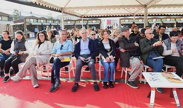 Osmangazi Kitap Fuarı 8’inci Gününde de Doldu Taştı 1 osmangazi kitap fuari 8inci gununde de doldu tasti