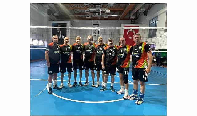 Osmangazi’nin Veteran Voleybolcuları Zirveye Çıktı 1 osmangazinin veteran voleybolculari zirveye cikti