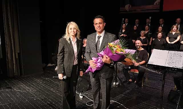 salihli belediyesi turk halk muzigi korosundan unutulmaz cumhuriyet konseri