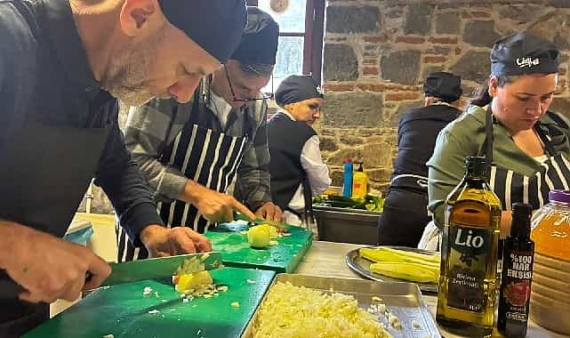 sef rifat yurttas meslek fabrikasinda ege yemekleri yapti