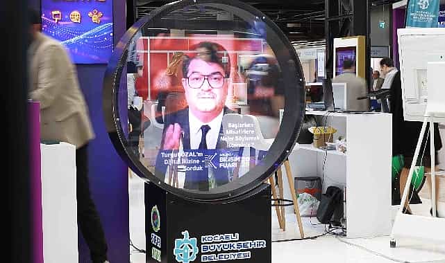 turgut ozal hologram yontemiyle bilisim fuarinda