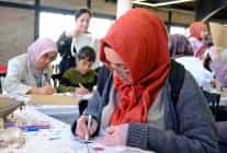 turuncu balonlarla kadina siddete dur mesaji