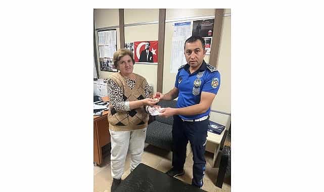 Zabıta Ekiplerimiz Kaybolan Para ve Ziynet Eşyasını Sahibine Teslim Etti 1 zabita ekiplerimiz kaybolan para ve ziynet esyasini sahibine teslim etti